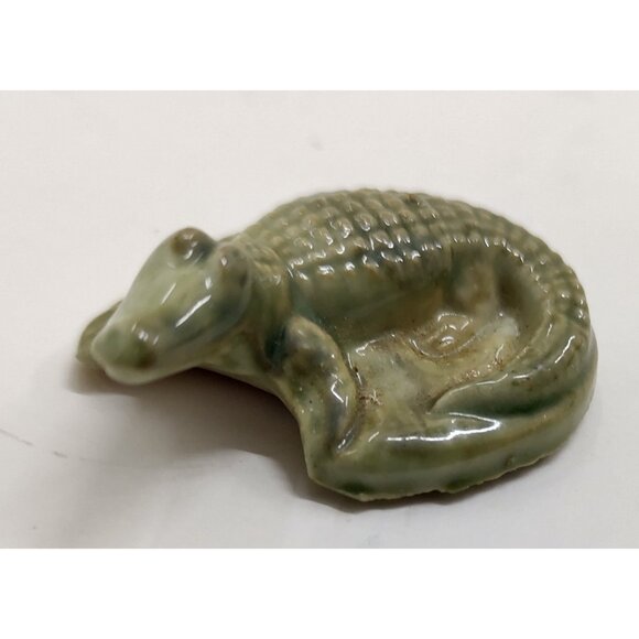 Wade Whimsies Series 1 Alligator Canadian Red Rose Tea Mini Figurine 1967-73 - Picture 3 of 4